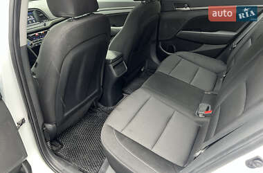 Седан Hyundai Elantra 2016 в 