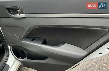 Седан Hyundai Elantra 2016 в 
