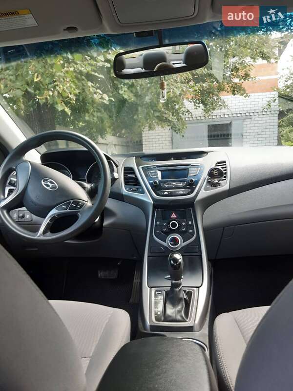 Седан Hyundai Elantra 2015 в Киеве