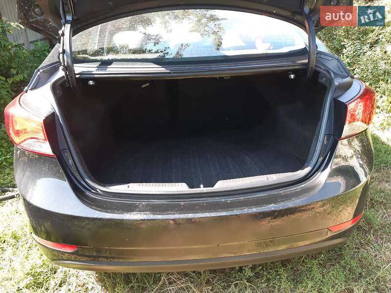 Седан Hyundai Elantra 2015 в Киеве