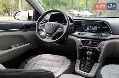 Седан Hyundai Elantra 2017 в 
