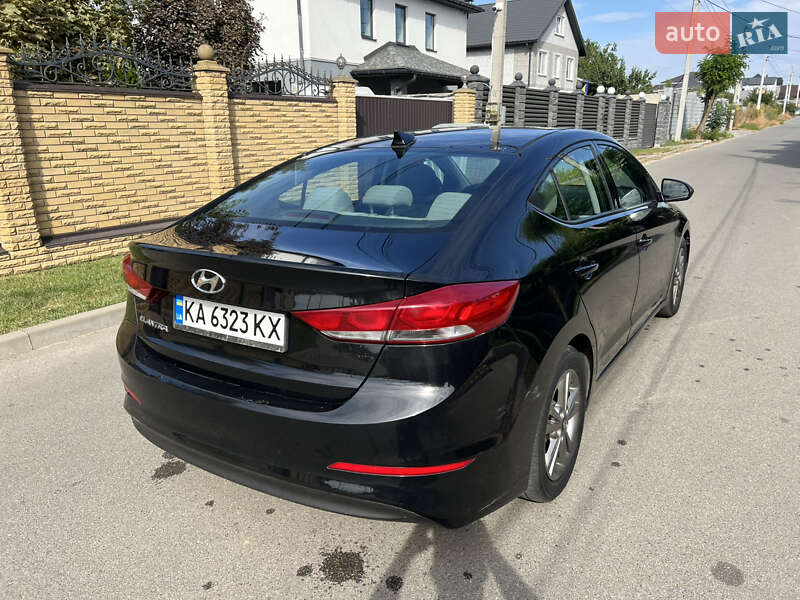 Седан Hyundai Elantra 2017 в Киеве