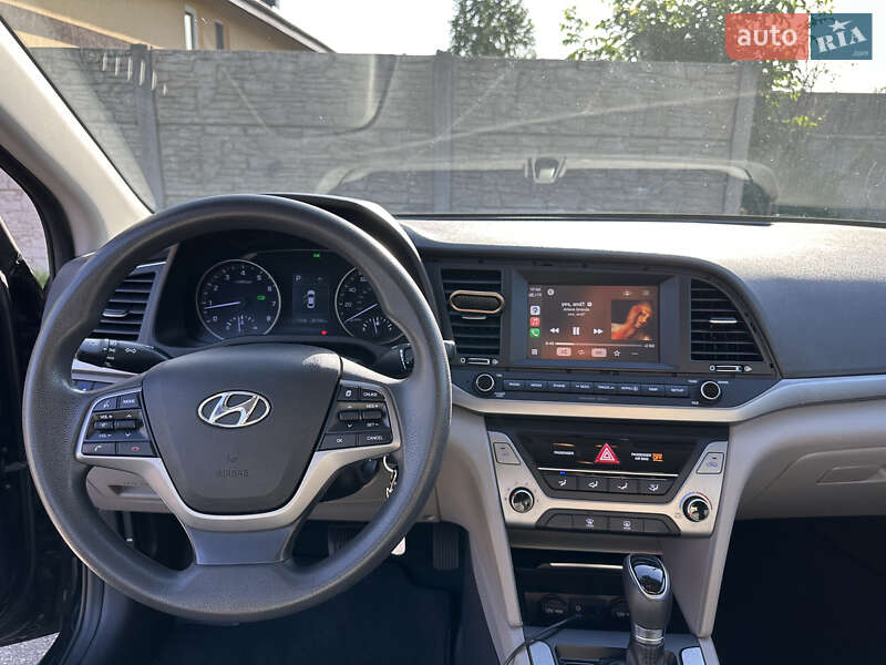 Седан Hyundai Elantra 2017 в Киеве
