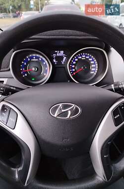 Седан Hyundai Elantra 2011 в 
