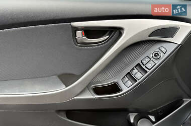 Седан Hyundai Elantra 2013 в 