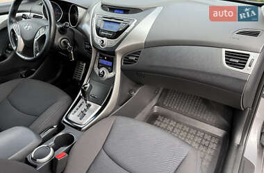 Седан Hyundai Elantra 2013 в 