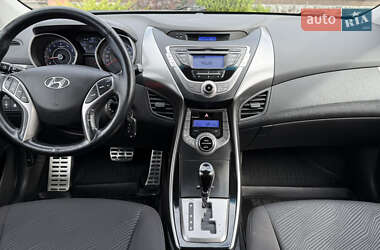 Седан Hyundai Elantra 2013 в 