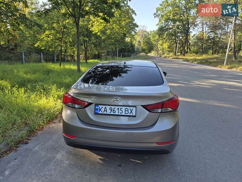 Седан Hyundai Elantra 2014 в Киеве