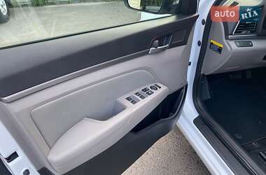 Седан Hyundai Elantra 2016 в 