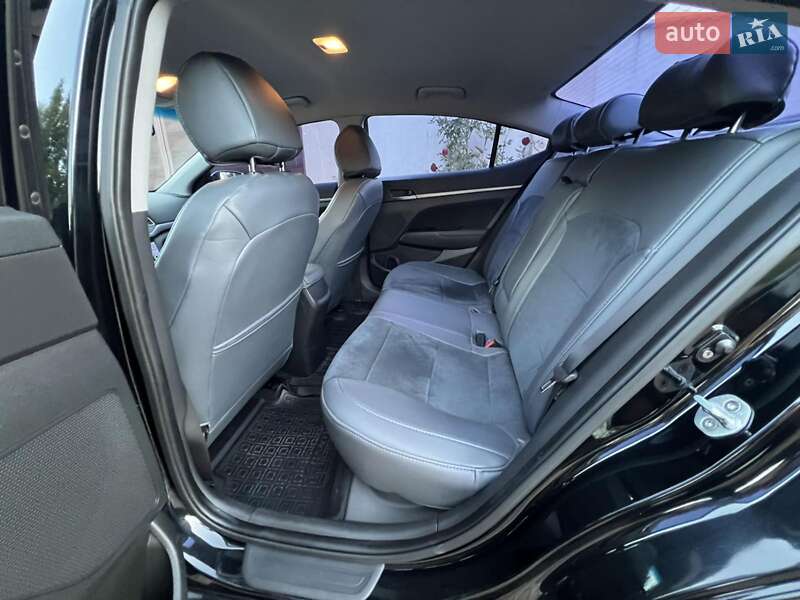 Седан Hyundai Elantra 2016 в Одессе