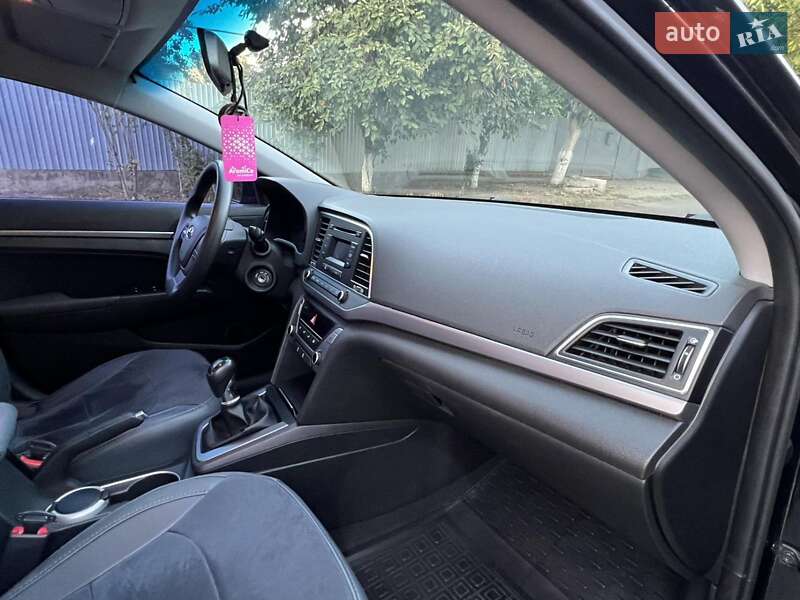 Седан Hyundai Elantra 2016 в Одессе