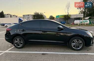 Седан Hyundai Elantra 2019 в 