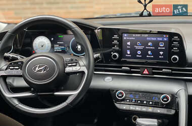 Седан Hyundai Elantra 2021 в 