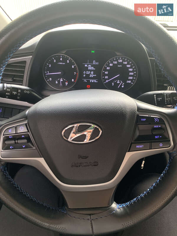 Седан Hyundai Elantra 2018 в Винниках
