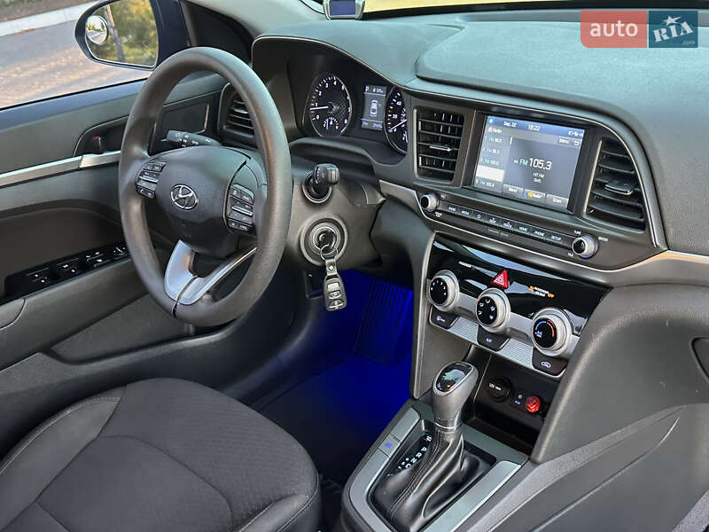 Седан Hyundai Elantra 2019 в Кропивницком