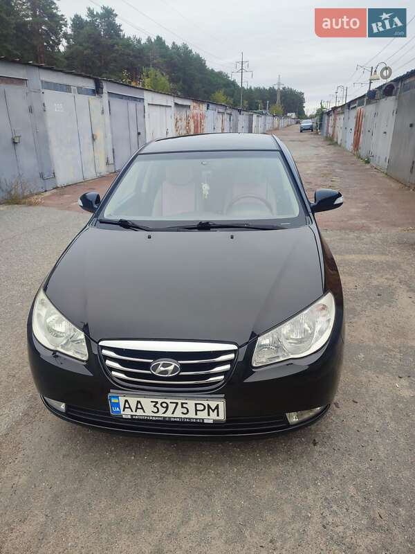 Седан Hyundai Elantra 2010 в Киеве