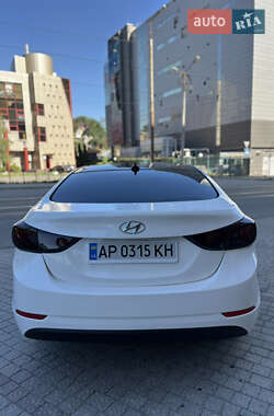 Седан Hyundai Elantra 2015 в 