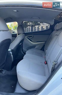 Седан Hyundai Elantra 2015 в 