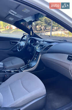 Седан Hyundai Elantra 2015 в 