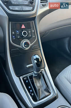 Седан Hyundai Elantra 2015 в 