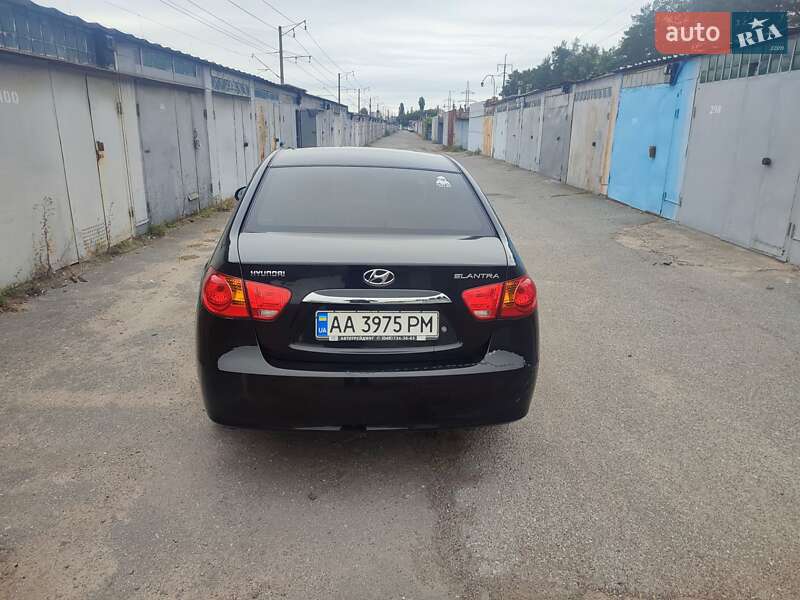 Седан Hyundai Elantra 2010 в Киеве