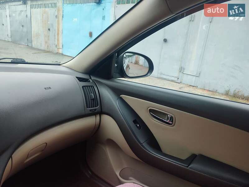 Седан Hyundai Elantra 2010 в Киеве
