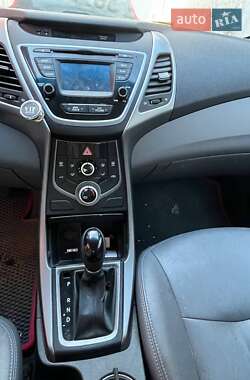 Седан Hyundai Elantra 2015 в Днепре