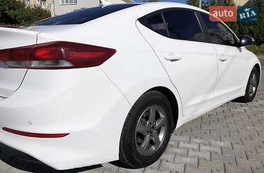 Седан Hyundai Elantra 2017 в Петропавловской Борщаговке