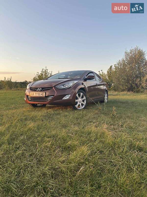 Седан Hyundai Elantra 2012 в Киеве