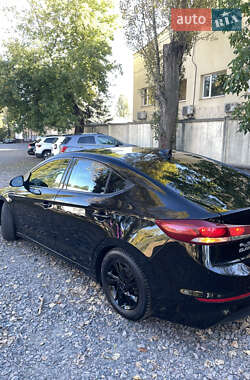 Седан Hyundai Elantra 2017 в 