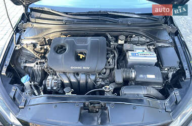 Седан Hyundai Elantra 2017 в 