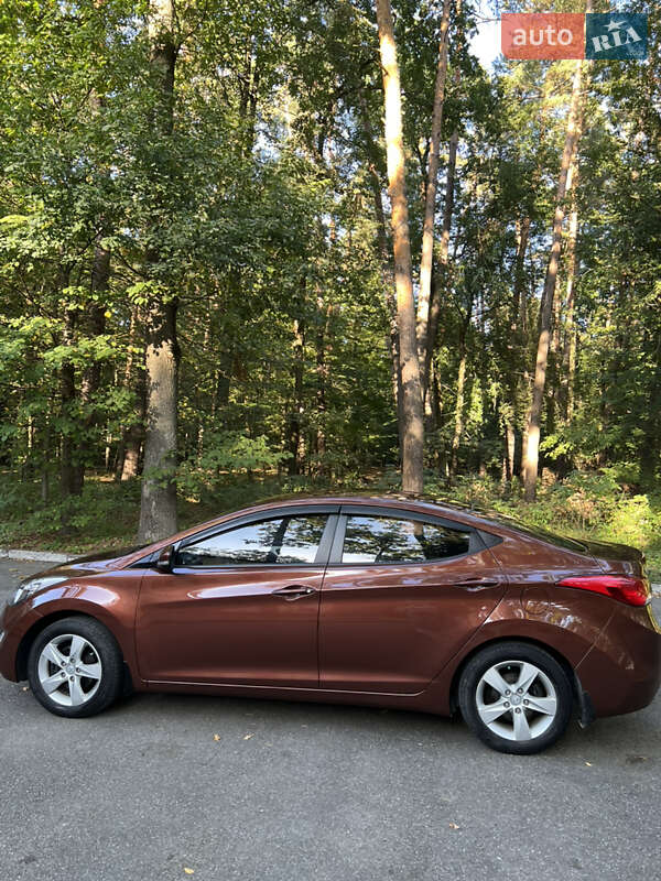 Седан Hyundai Elantra 2013 в Виннице