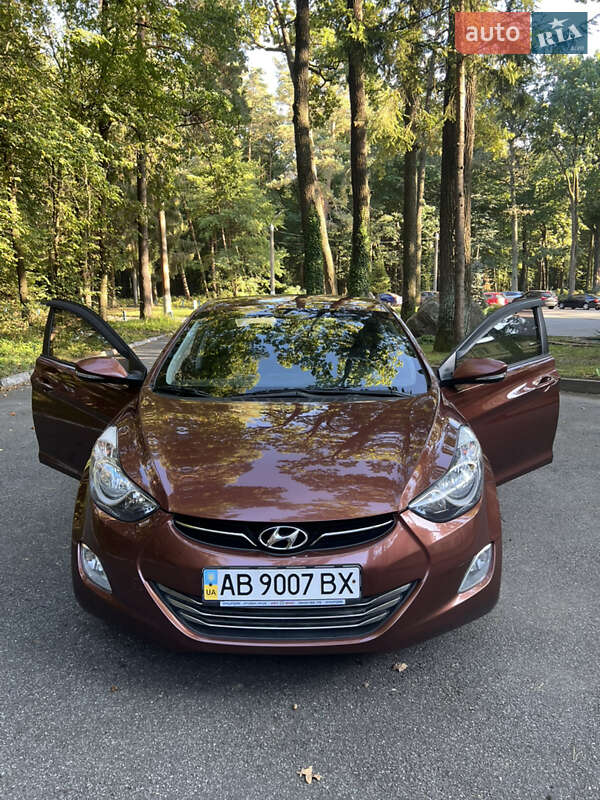 Седан Hyundai Elantra 2013 в Виннице