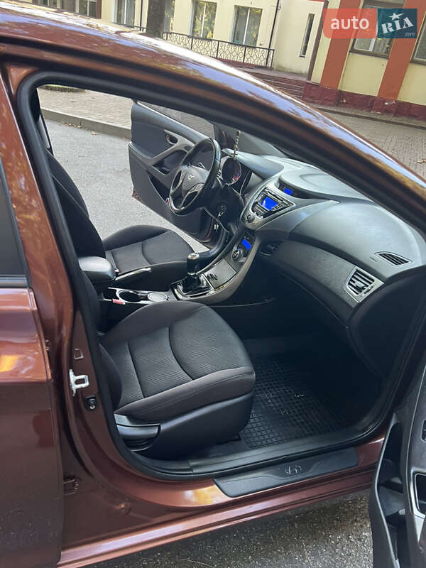 Седан Hyundai Elantra 2013 в Виннице