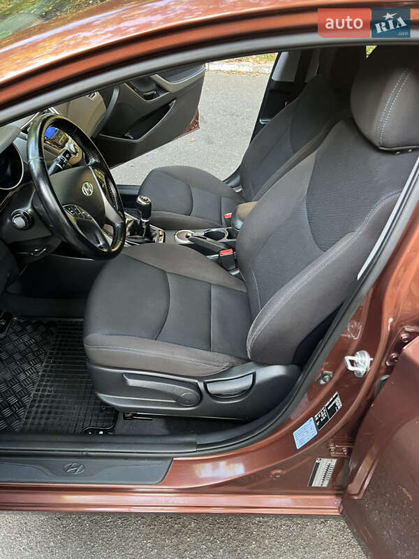 Седан Hyundai Elantra 2013 в Виннице