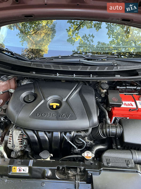 Седан Hyundai Elantra 2013 в Виннице