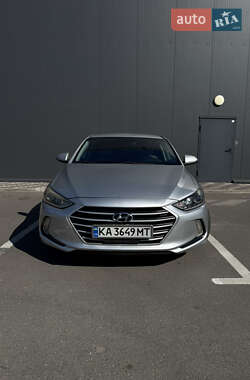 Седан Hyundai Elantra 2016 в Киеве