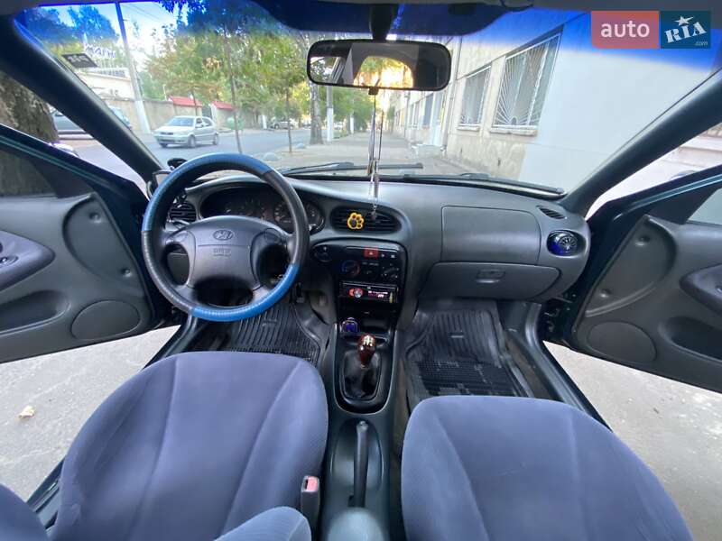 Седан Hyundai Elantra 1999 в Одессе