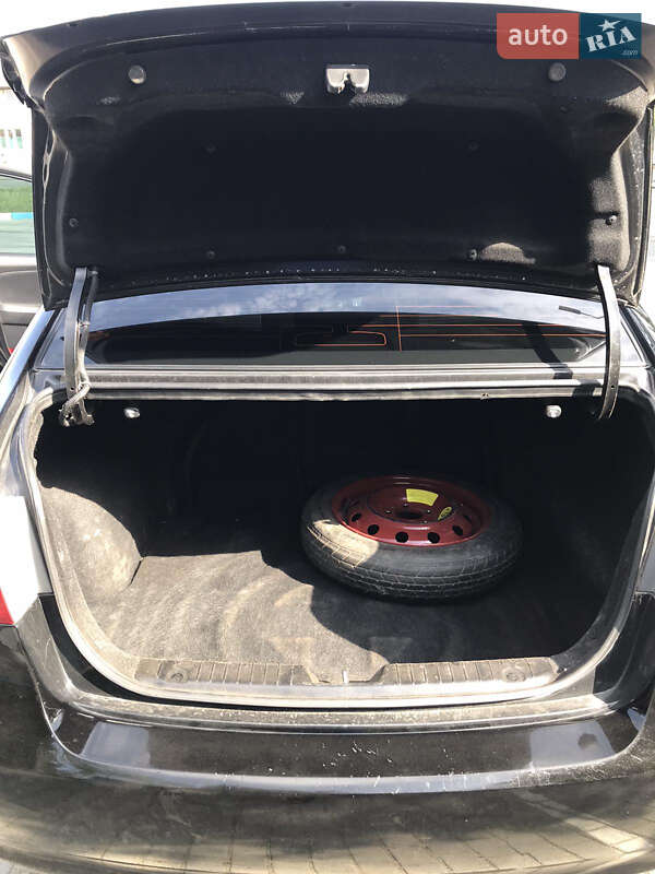 Седан Hyundai Elantra 2010 в Львове