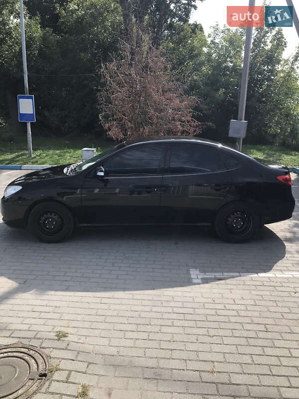 Седан Hyundai Elantra 2010 в Львове