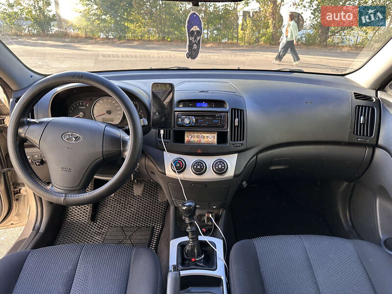 Седан Hyundai Elantra 2008 в Николаеве