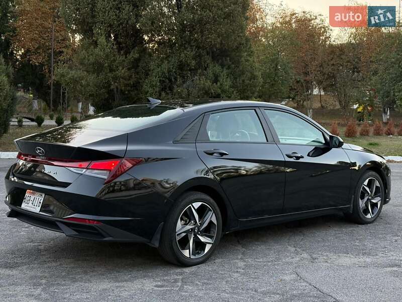 Седан Hyundai Elantra 2023 в Тараще
