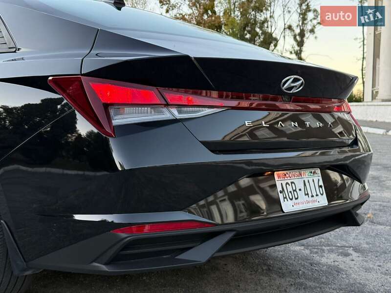 Седан Hyundai Elantra 2023 в Тараще