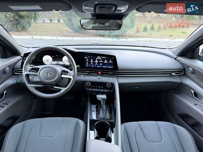Седан Hyundai Elantra 2023 в Тараще