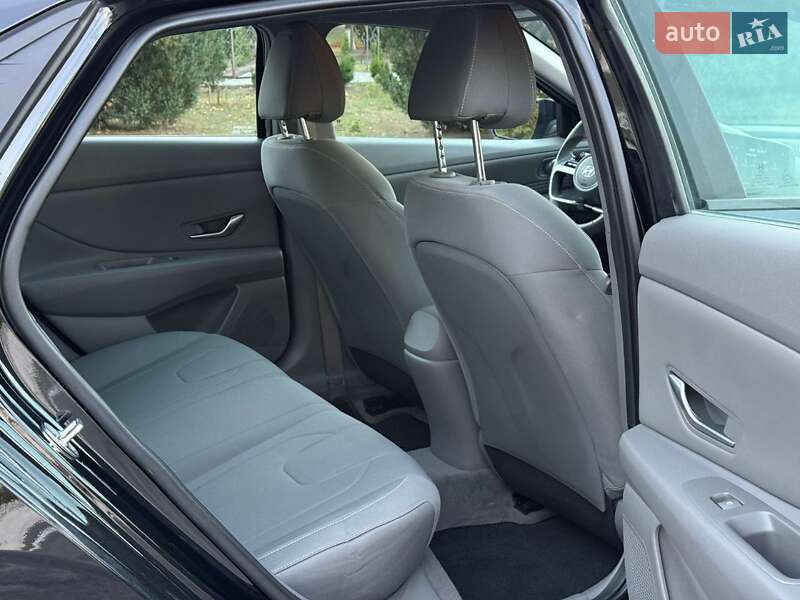 Седан Hyundai Elantra 2023 в Тараще