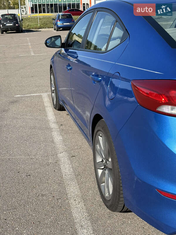 Седан Hyundai Elantra 2016 в Києві
