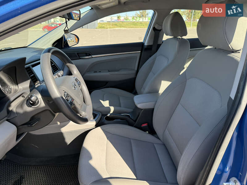 Седан Hyundai Elantra 2016 в Києві