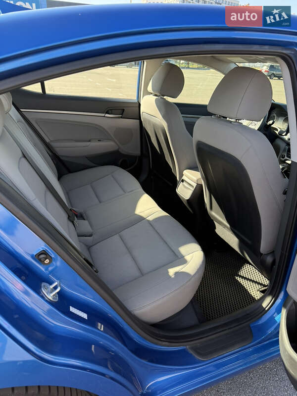 Седан Hyundai Elantra 2016 в Києві