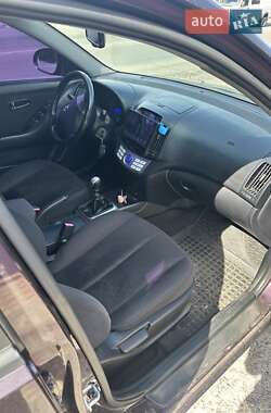 Седан Hyundai Elantra 2010 в 