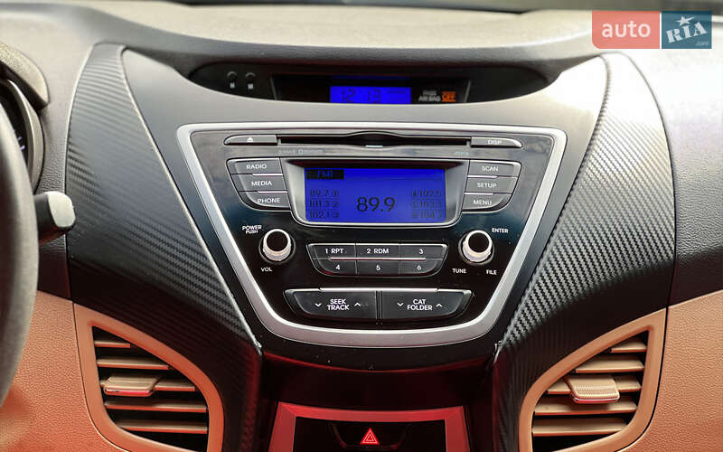 Седан Hyundai Elantra 2013 в Львове